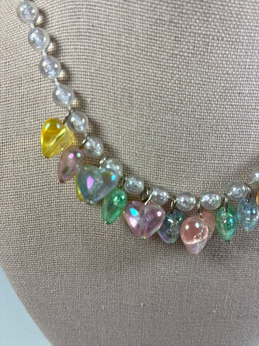 Vintage Y2K Faux Pearl Necklace Colorful Heart Charms 15 Inch - Picture 5 of 6